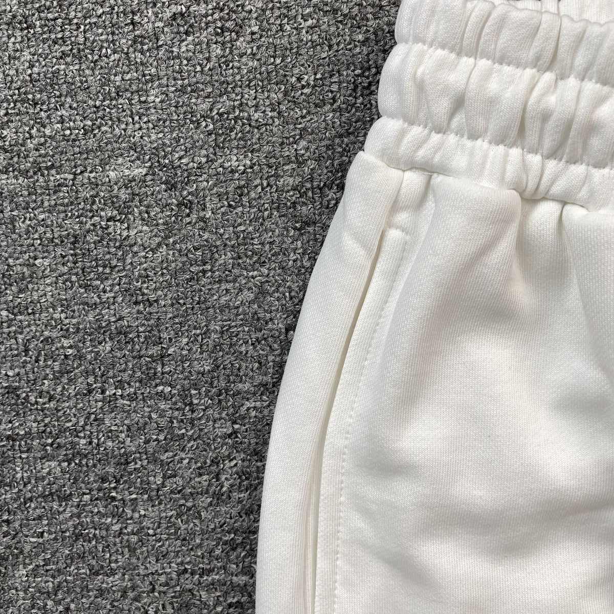 DENIM TEARS COTTON WREATH SWEATPANTS WHITE - netstar®