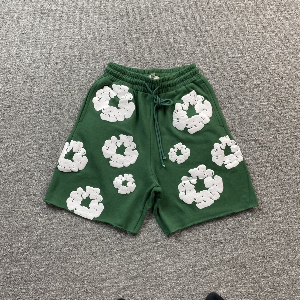 DENIM TEARS COTTON WREATH SHORTS GREEN - netstar