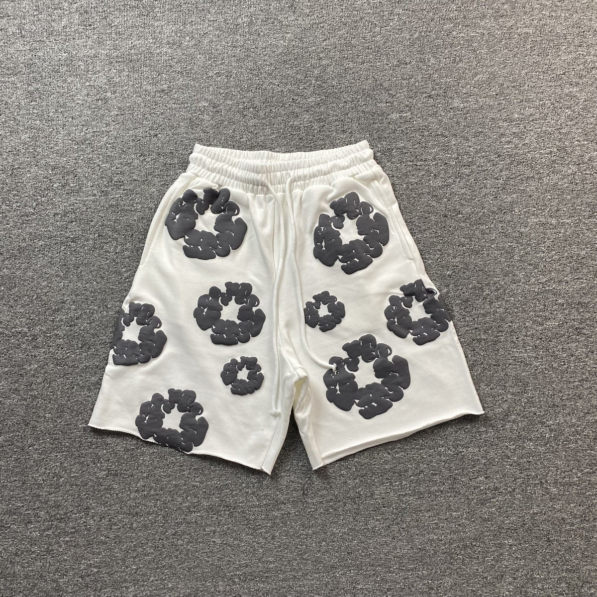 DENIM TEARS COTTON WREATH SHORTS WHITE - netstar