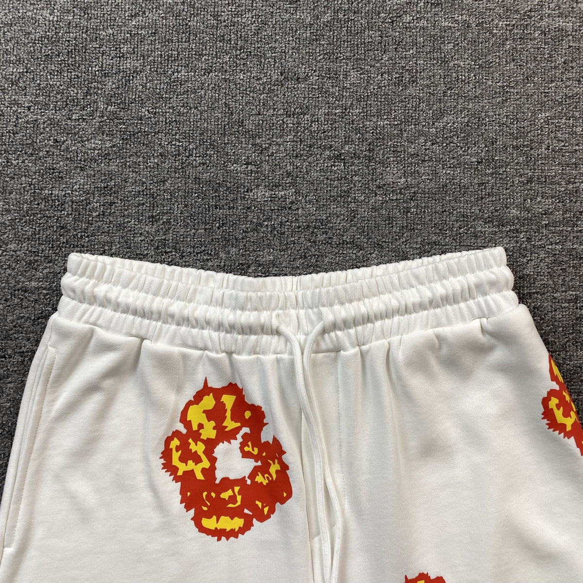 DENIM TEARS x OFFSET COTTON WREATH SHORTS WHITE - netstar
