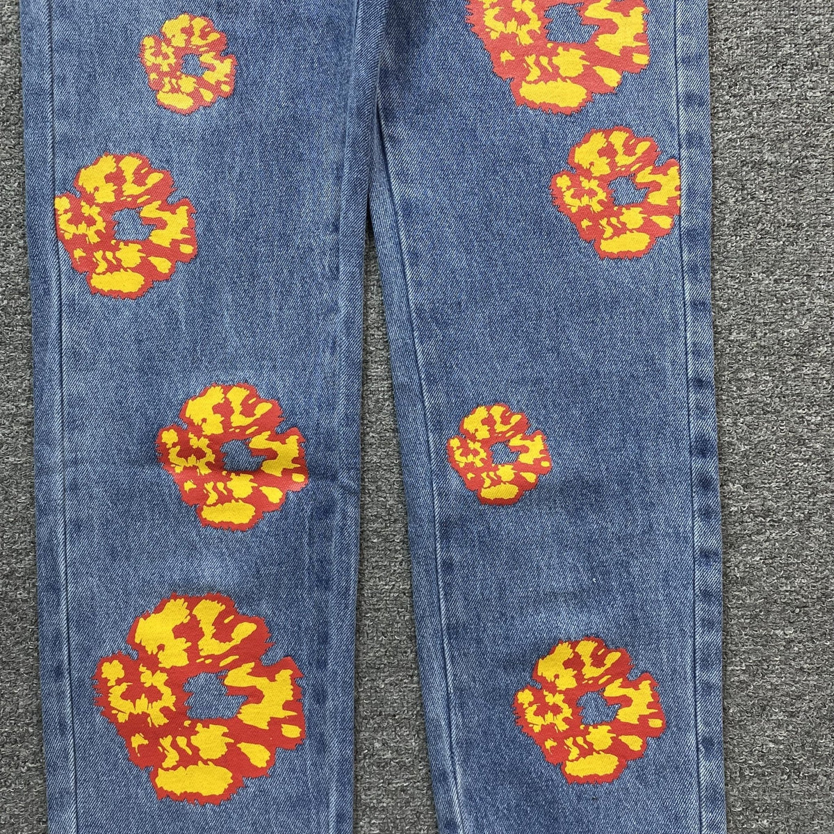 DENIM TEARS x OFFSET JEANS LIGHT WASH - netstar